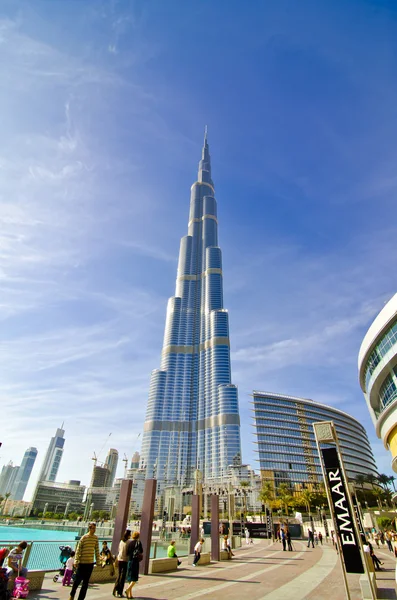 Dubai, Verenigde Arabische Emiraten - 4 januari: burj khalifa,'s werelds hoogste toren, centrum — Stockfoto