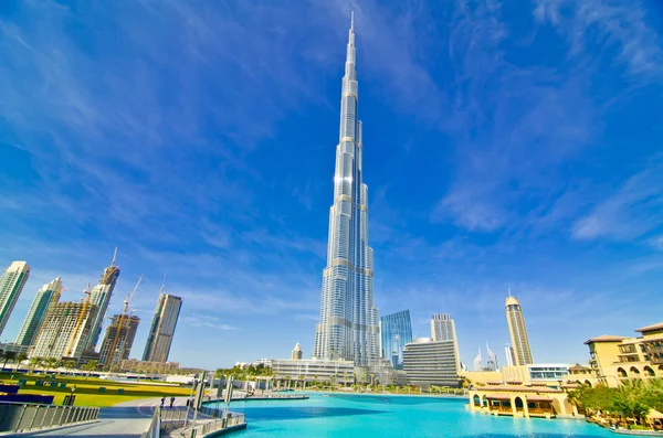 Dubai, Birleşik Arap Emirlikleri - 4 Ocak: Dünya'nın en yüksek kulenin, downtown burj Khalifa'nın — Stok fotoğraf