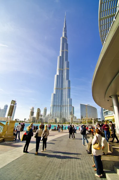 Dubai, Ηνωμένα Αραβικά Εμιράτα - 4 Ιανουαρίου: Μπουρτζ Χαλίφα, ψηλότερο πύργο του κόσμου, στο κέντρο της πόλης — Φωτογραφία Αρχείου