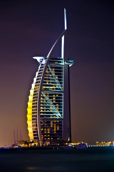 DUBAI - JANUARY 4: Burj al Arab hotel, one of the few 7 stars hotel in the — Stock Photo, Image