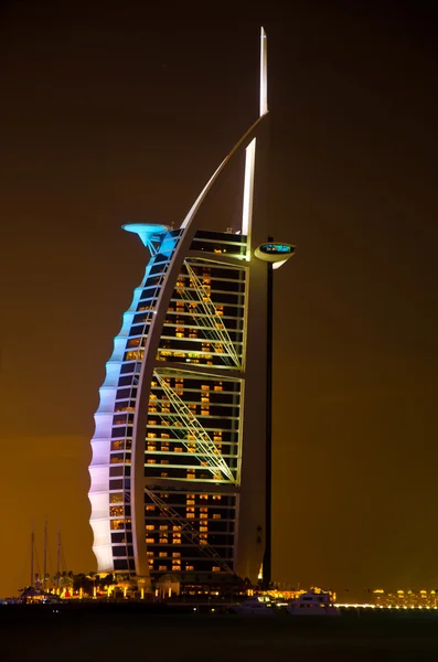 DUBAI - JANUARY 4: Burj al Arab hotel, one of the few 7 stars hotel in the — Stock Photo, Image