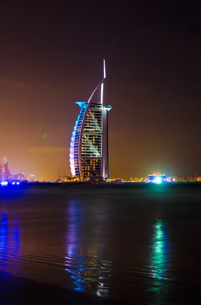 DUBAI - JANUARY 4: Burj al Arab hotel, one of the few 7 stars hotel in the — Stock Photo, Image