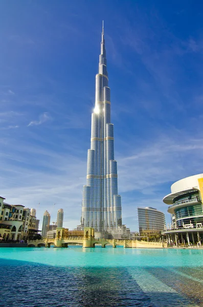 Дубаї, ОАЕ - 4 січня: Бурдж Халіфа, в світі найвища вежа, центр міста Ліцензійні Стокові Зображення