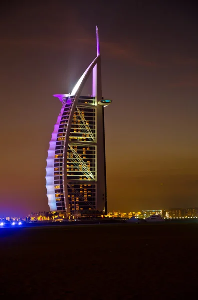 Dubai - 4 januari: burj al arab hotel, een van de paar 7 sterrenhotel in de Stockafbeelding