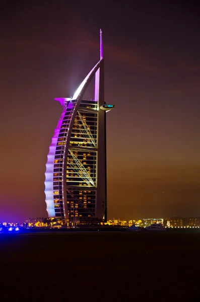 Dubai - 4 januari: burj al arab hotel, een van de paar 7 sterrenhotel in de Stockfoto
