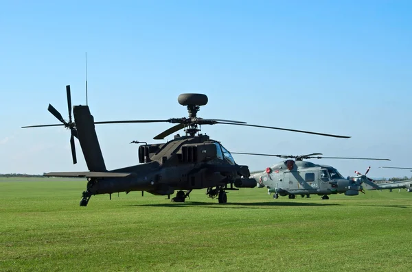 Ah - 64d ve westland lynx helikopterler — Stok fotoğraf