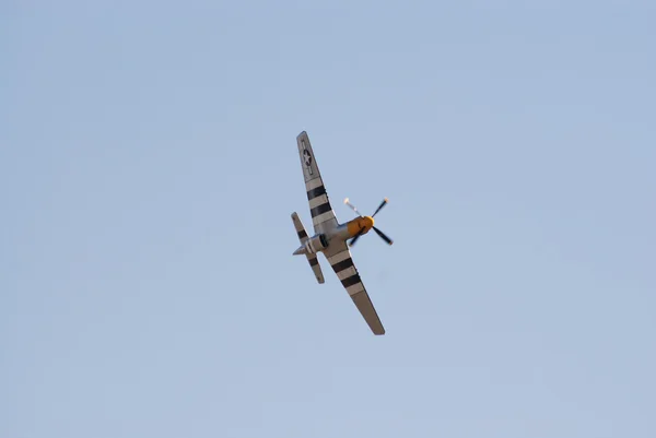 P-51 ムスタング、急旋回 — ストック写真
