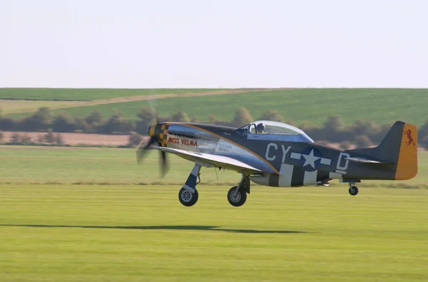 P-51 Mustang takes off — Stock Photo, Image