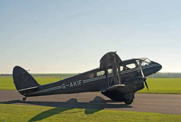 De havilland dragon rapide taksówki do startu — Zdjęcie stockowe