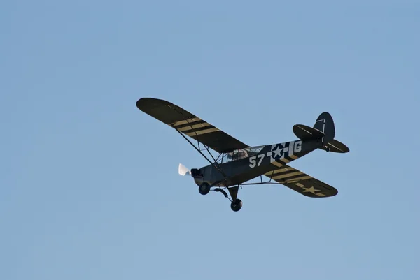 Piper super cub i flyg — Stockfoto