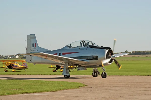 T-28 Fennec taxis for takeoff — Stock Photo, Image