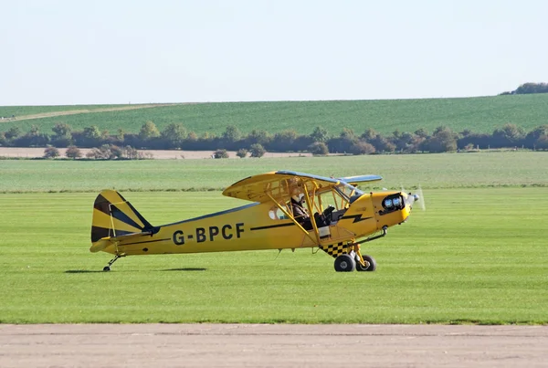 Piper Cub taxis for takeoff — Stock Photo, Image