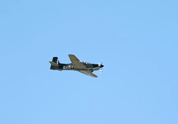 Kort Tucano under flygning — Stockfoto