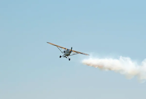 Piper Cub with smoke trail — Stock Photo, Image