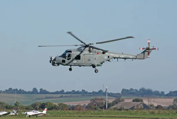 Вертолет Westland Lynx приземлился — стоковое фото