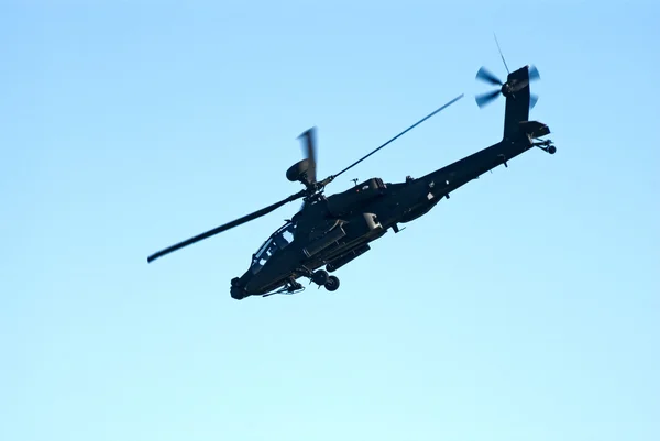 AH-D Apache Longbow в полете — стоковое фото