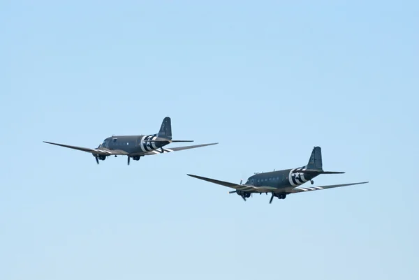 Dwa samoloty douglas dc-3 transportu — Zdjęcie stockowe