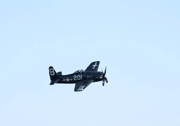 格鲁曼公司 f8f 熊猫在飞行中 — 图库照片