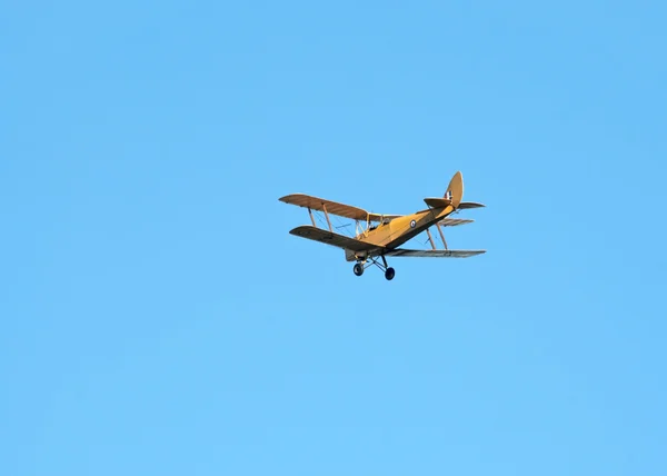 De Havilland Tiger Moth in flight — Stock Photo, Image