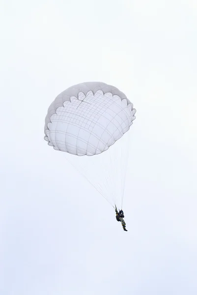 Skydiver under the parachute canopy — Stock Photo, Image