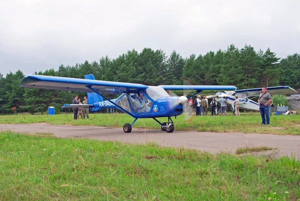 Aeroprakt-22 l 出租车为起飞的 — 图库照片