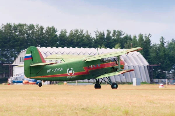 An-2 carreras para el despegue — Foto de Stock