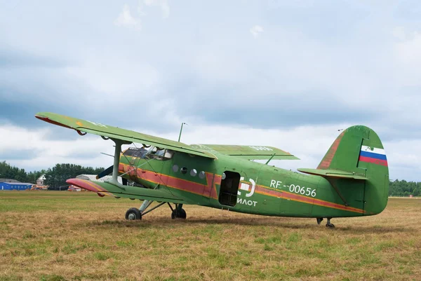 An-2 met open deur — Stockfoto