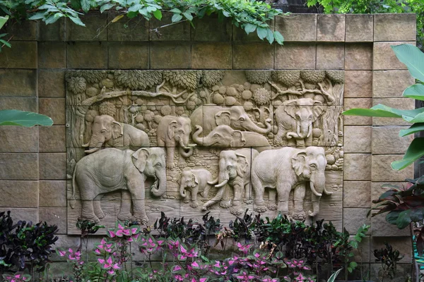 The bas-relief with the elephants. Thailand, Pattaya — Stock Photo, Image