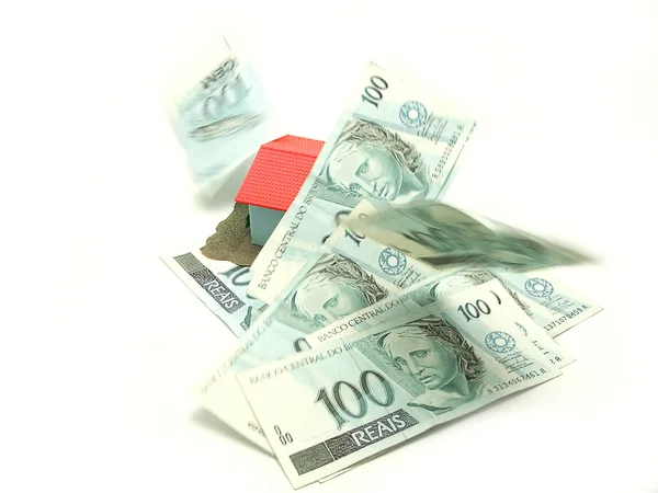 Regn av brasilianska hundratals valuta — Stockfoto