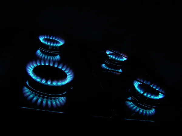Fiamme di gas da cucina al buio — Foto Stock