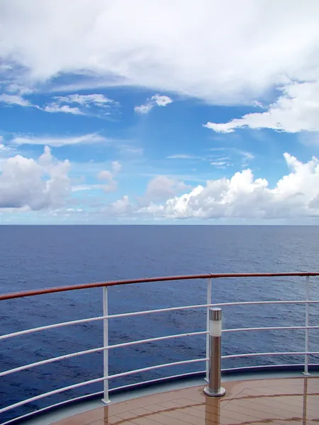 Rejs statku taras z widokiem na morze — Zdjęcie stockowe