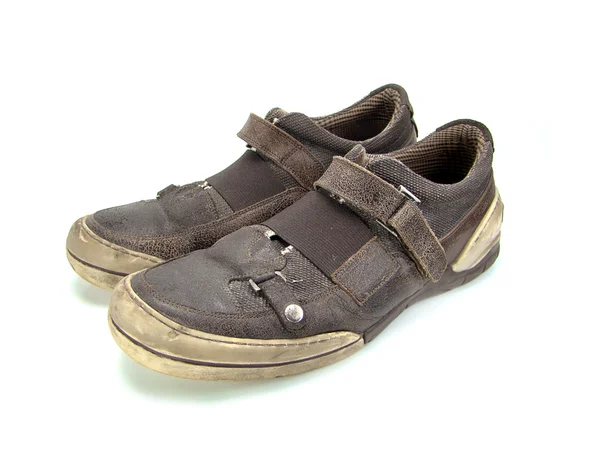 Par de sapatos de couro marrom isolado em branco — Fotografia de Stock