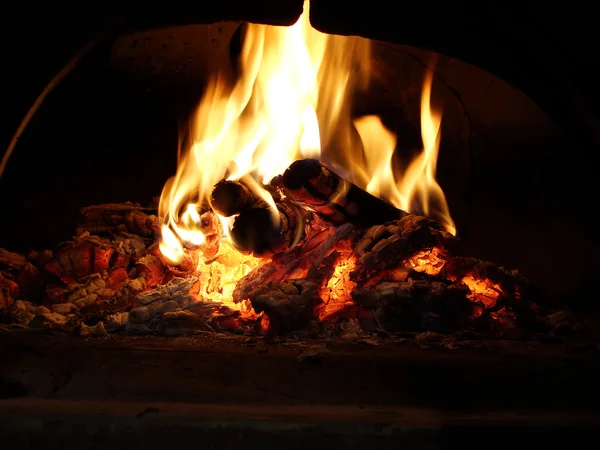 Пожар в духовке — стоковое фото