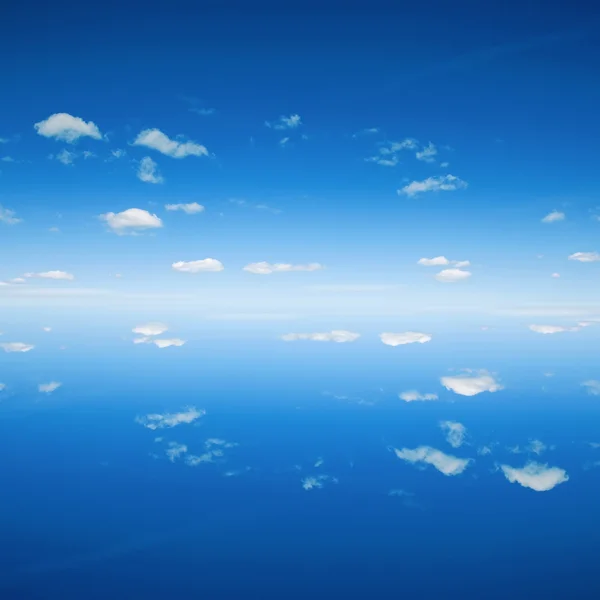 Contexto do céu e da água — Fotografia de Stock