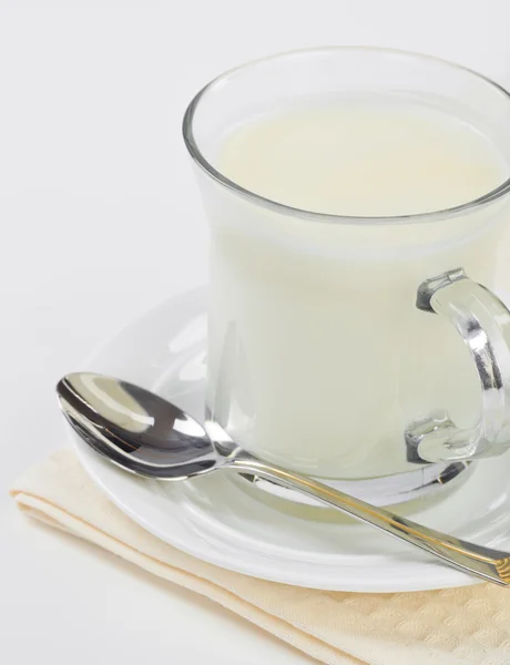 Молоко в чашці — стокове фото
