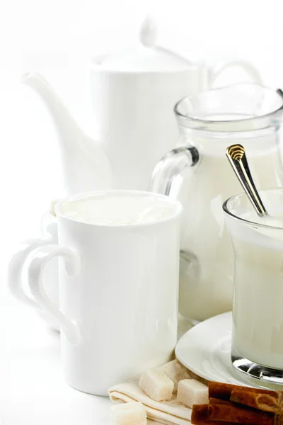 Молоко в чашці — стокове фото