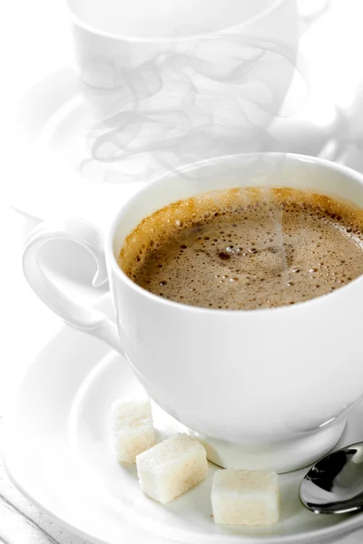 カップにコーヒーの白いコーヒー — ストック写真