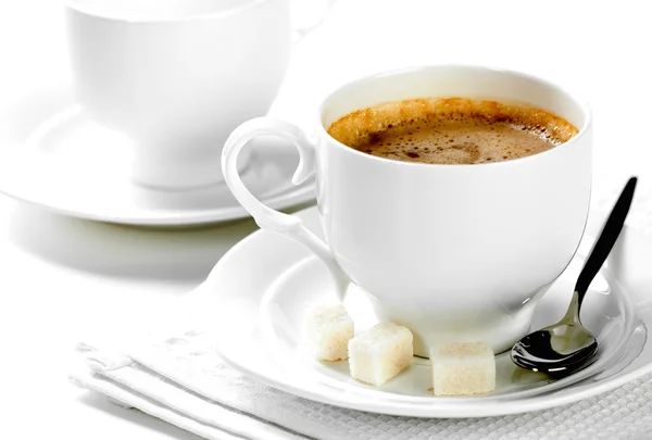 Koffie in witte kop met koffie — Stockfoto