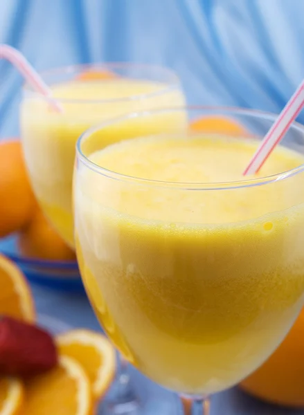Крупный план стекла апельсинового сока — стоковое фото
