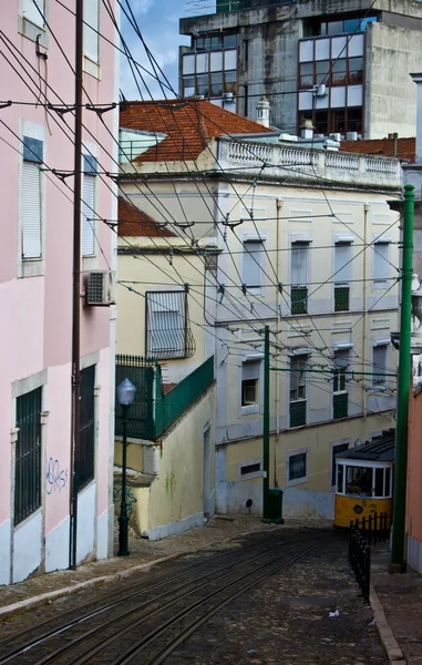 Tram in Lissabon — Stockfoto
