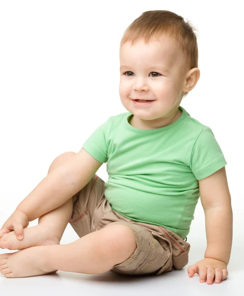 Portret ładny wesoły małego chłopca — Zdjęcie stockowe
