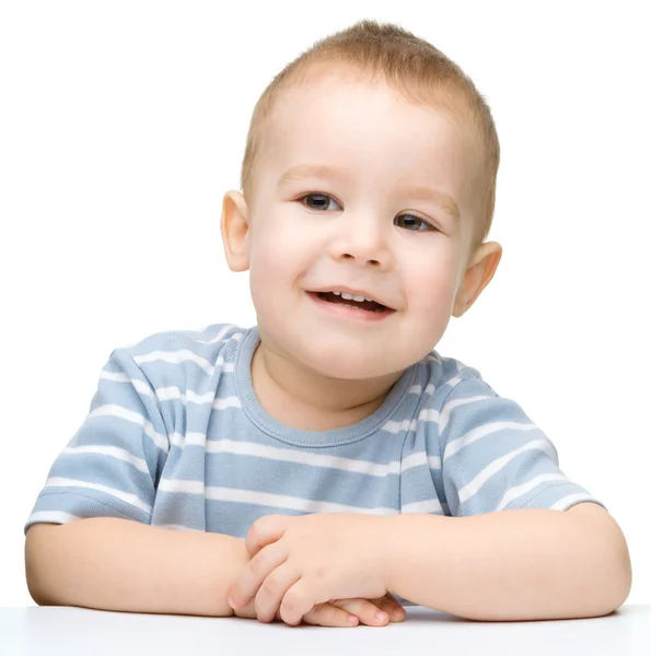 かわいい陽気な小さな男の子の肖像画 — ストック写真