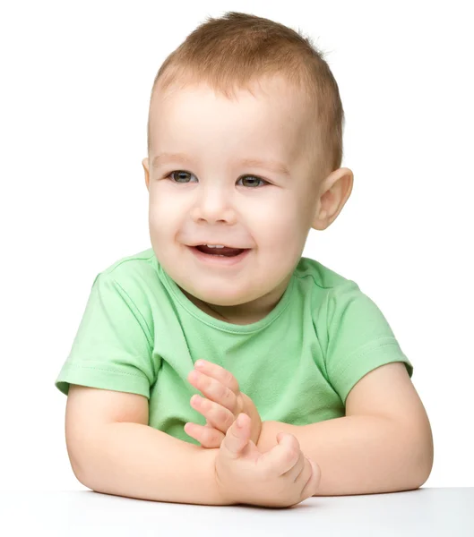 Πορτρέτο ενός μικρού αγοριού, χαριτωμένο και ευτυχισμένη — Φωτογραφία Αρχείου