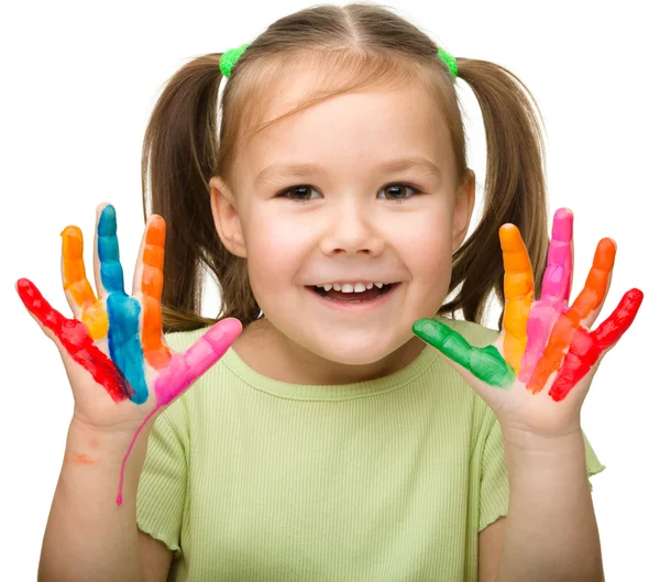 Portrét roztomilá dívka s malovanými rukama — Stock fotografie
