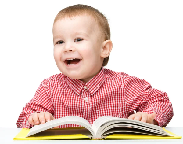 Kitap ile küçük çocuk oyun — Stok fotoğraf