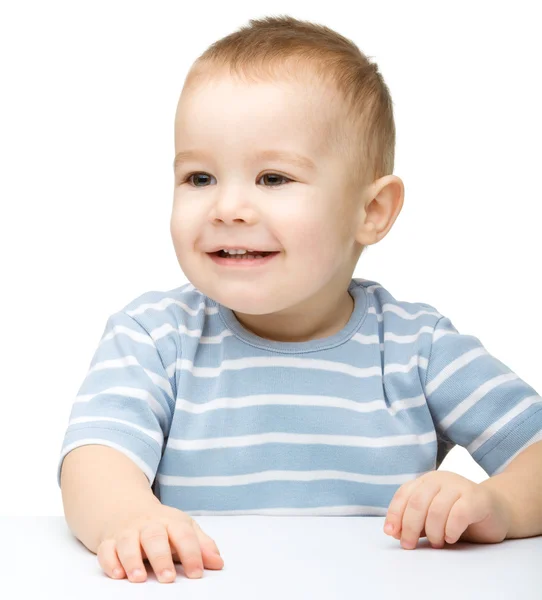 Portrét roztomilý a zamyšlený malého chlapce — Stock fotografie