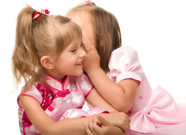 Deux petites filles bavardent — Photo