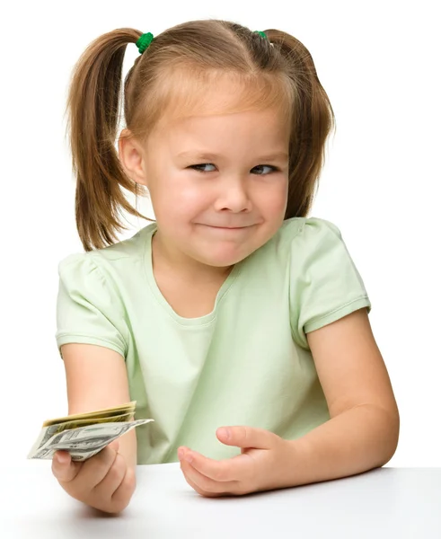 Søt liten jente med papirpenger dollar – stockfoto