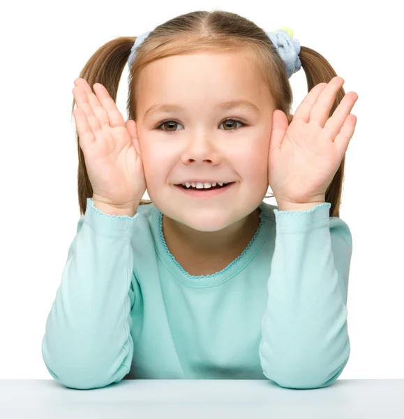 Portret van een schattig klein meisje — Stockfoto