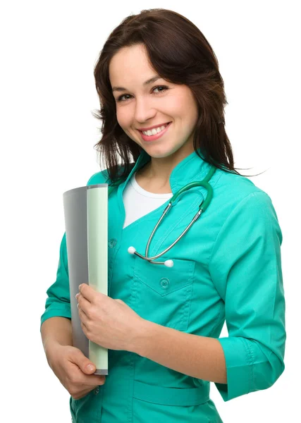 Mujer atractiva joven vistiendo un uniforme médico —  Fotos de Stock